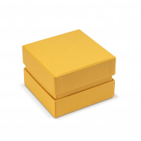 Caja de color amarillo  7 x 7 x 5 cm 