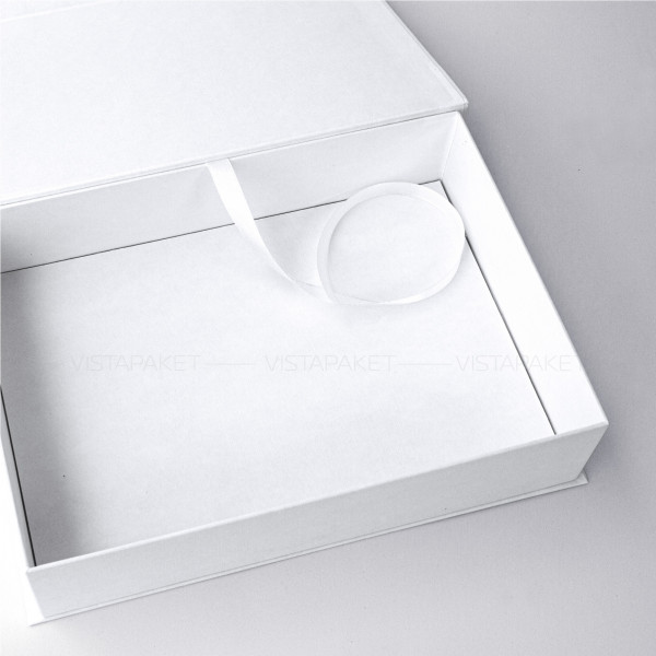 Caja blanca 24 x 17 x 6 cm con imán